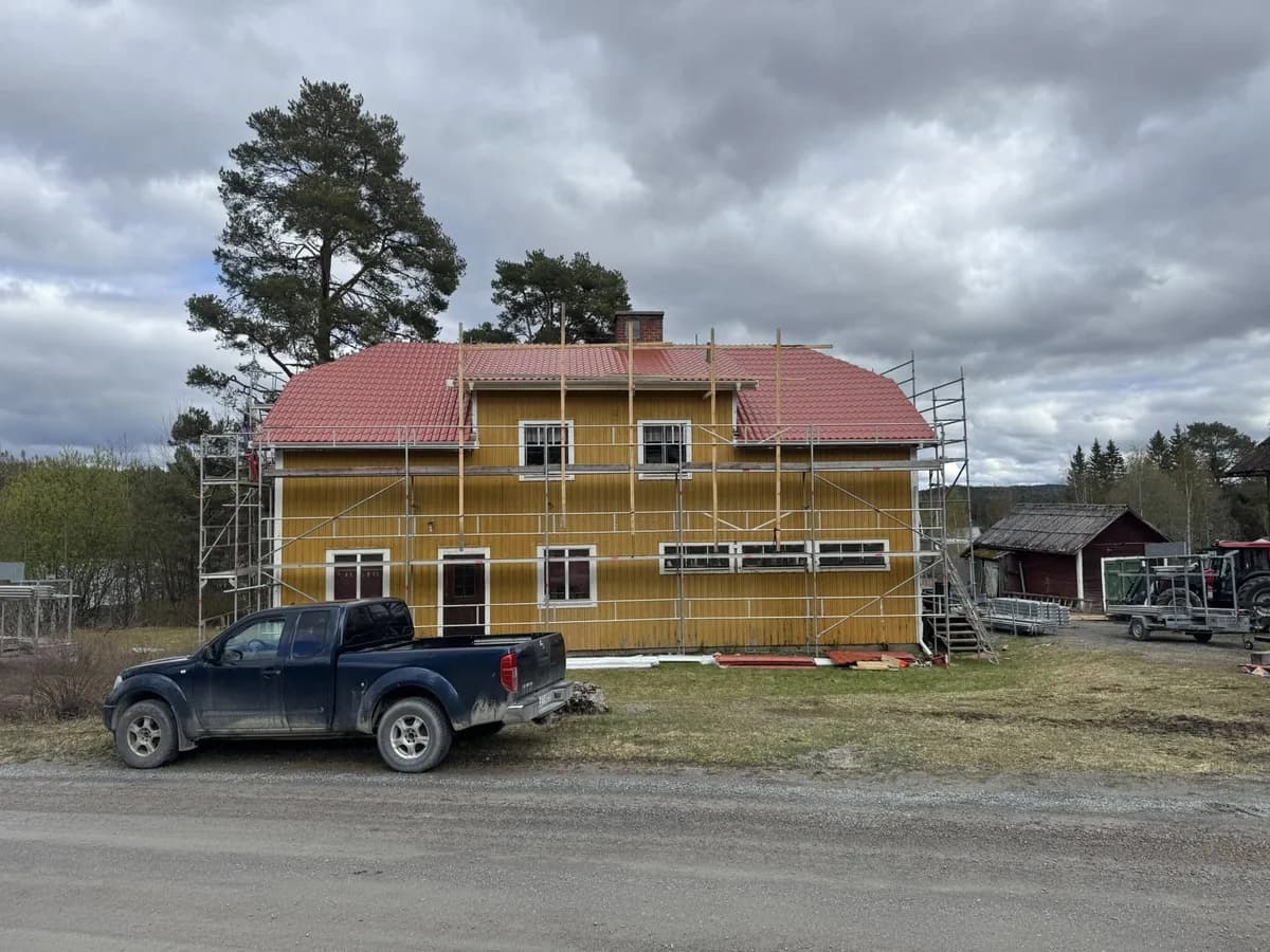 Byggställning: Takrenovering · Byggställning