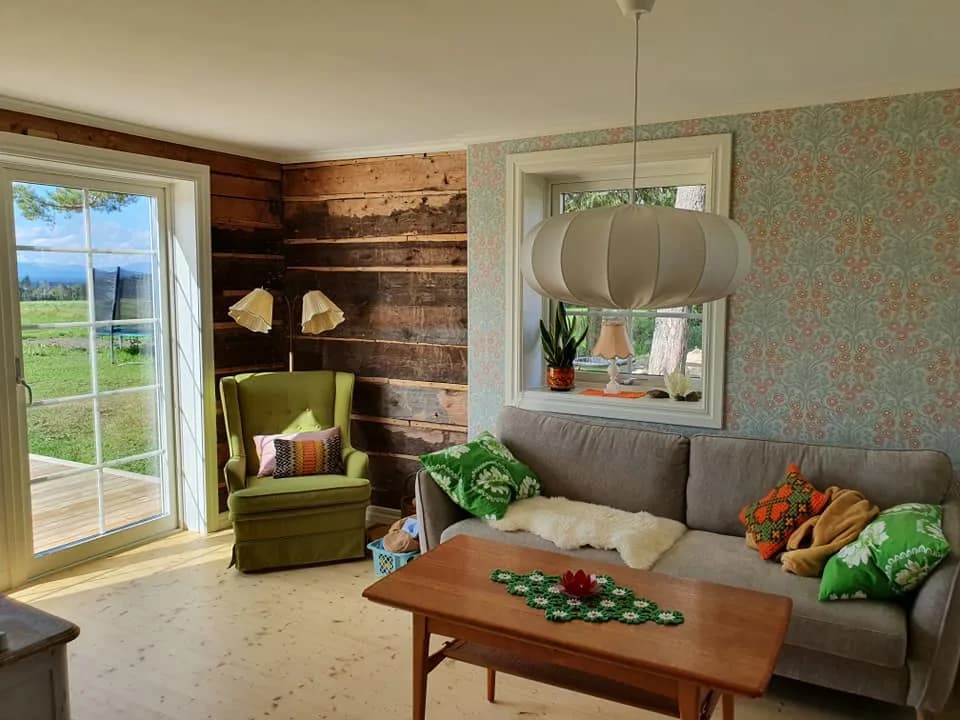 Renovering: Vardagsrum · Renovering med timmervägg